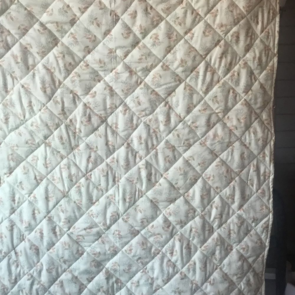 Hand Crafted New Poppies Quilt - Picture 11 of 12